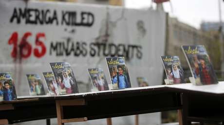 FOTO: El avión de Araghchi recuerda a los niños asesinados en el ataque contra la escuela de Minab