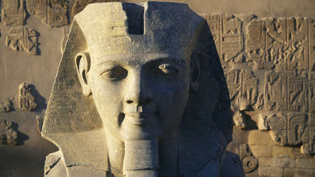 Desentierran en Egipto una enorme estatua del faraón "más importante de todos los tiempos"