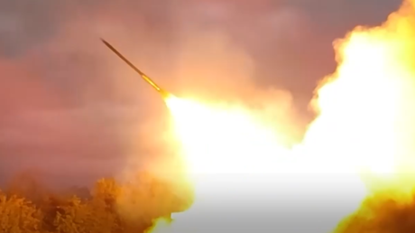 VIDEO: Fuego masivo del 'Huracán' ruso arrasa posiciones ucranianas
