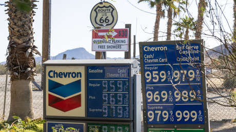 Trump augura cuándo "caerán en picado" los precios de la gasolina