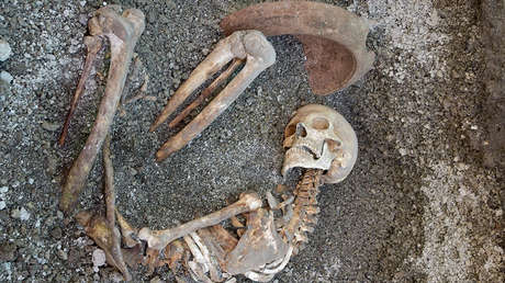 FOTO: Víctima de Pompeya hallada tras 2.000 años con su equipo de supervivencia