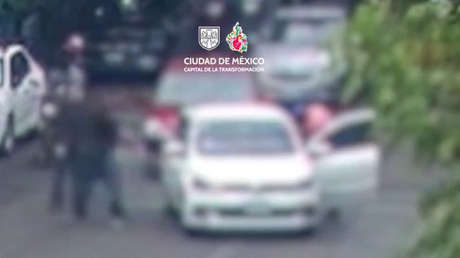 Chofer sufre impactante robo a mano armada a plena luz del día (VIDEO)