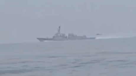 VIDEO: Armada iraní alerta a un destructor estadounidense y la nave se da a la fuga