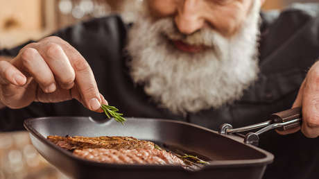 80 gramos de carne por semana para ancianos: la insólita propuesta en Europa que desató un tsunami mediático