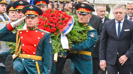 VIDEO: El primer ministro eslovaco deposita flores en la Tumba del Soldado Desconocido en Moscú
