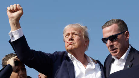 VIDEO: Pastor evangélico inaugura una estatua dorada de Trump