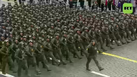 VIDEO: Operadores de drones desfilan por primera vez en el Gran Desfile de la Victoria en Moscú