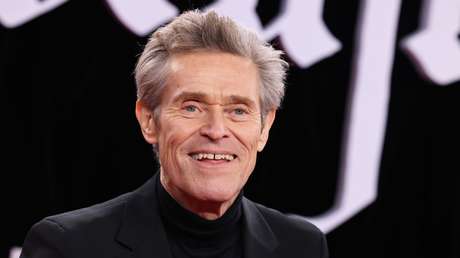 VIDEO: Willem Dafoe disfruta una canción rusa en la Bienal de Venecia