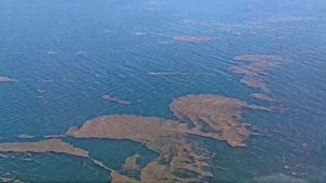 Derrame petrolero impacta una paradisíaca costa del Caribe y abre una pugna diplomática