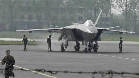 Una "fábrica oscura" en China dispara la eficiencia de producción del caza J-20 'Dragón Poderoso'