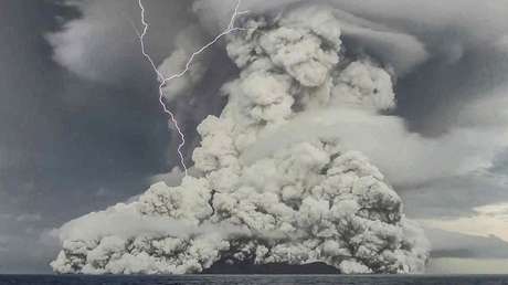 Volcán submarino sorprende a la ciencia al reducir un potente gas invernadero tras una erupción