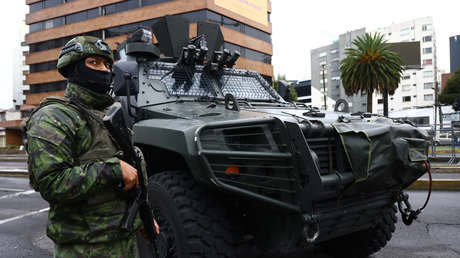 Ecuador militariza un puerto en zona fronteriza con Perú