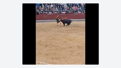VIDEO: Torero es revolcado en violenta corneada y termina en enfermería