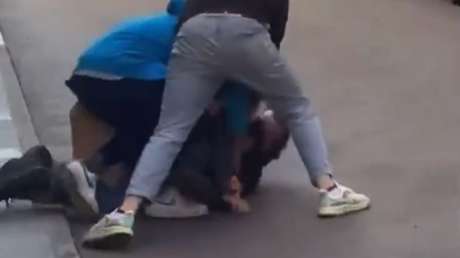 DRAMÁTICO VIDEO: Heroica detención por transeúntes del atacante armado que embistió a una multitud
