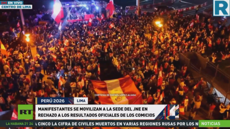Manifestantes peruanos se movilizan en rechazo a los resultados oficiales de los comicios