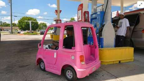 El alto precio de la gasolina en EE.UU. pone a los coches de juguete sobre la pista
