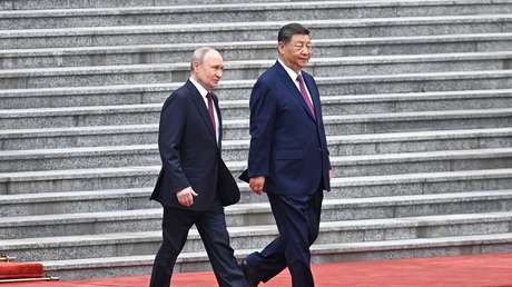 Así llegó Vladímir Putin en la limusina presidencial rusa Aurus (VIDEO)