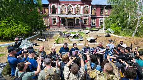 VIDEO: Periodistas extranjeros visitan el lugar del mortífero atentado de Kiev