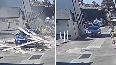 VIDEO: Choca contra un andamio y provoca una escena digna de Hollywood