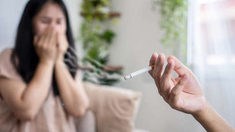 Estudio revela que fumadores pasivos presentan una sustancia cancerígena en su sangre