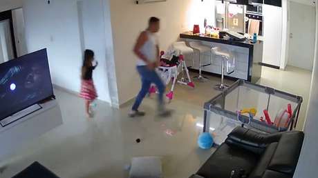 VIDEO: Padre e hija se salvan con apenas 10 segundos de anticipación tras recibir alerta sísmica en teléfono