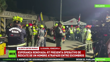 Rescatistas y familiares de personas atrapadas buscan en escombros pese al riesgo de derrumbes en Venezuela