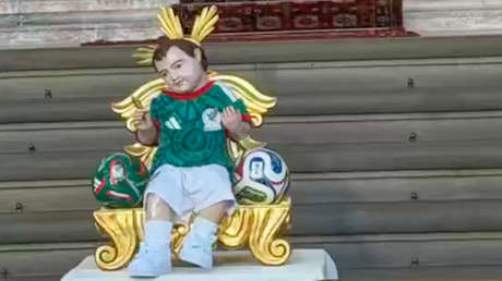 'Niño Jesús futbolero': así visten a la imagen con la camiseta del 'Tri' en una iglesia de México