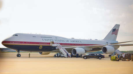VIDEO: Trump estrena su jet de lujo regalado por Catar en un vuelo a Dakota del Norte