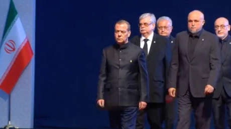 VIDEO: Medvédev asiste a la ceremonia de despedida del ayatolá Alí Jameneí