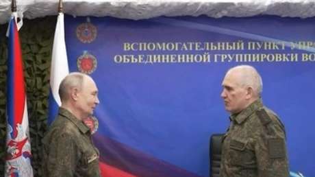 PRIMERAS IMÁGENES de la reunión de Putin con militares tras liberación de ciudad clave