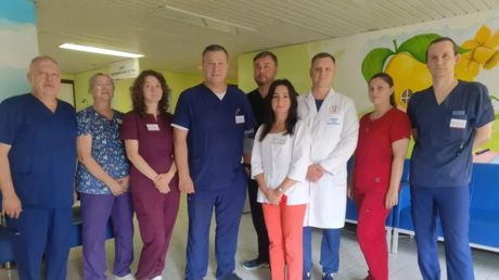 Médicos rusos realizan una operación única en corazón de un bebé