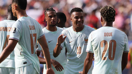 Selección francesa de fútbol viaja en aviones usados por el ICE para deportar migrantes