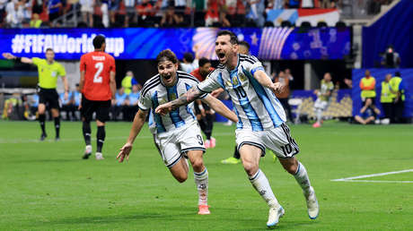 La inquebrantable promesa de un compañero a Messi tras la sufrida clasificación a semifinales