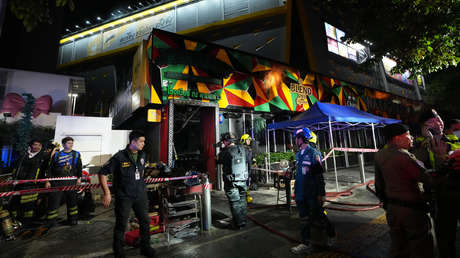 Tragedia en Bangkok: un voraz incendio arrasa un restaurante y deja decenas de muertos (VIDEO)