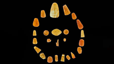 Hallan lenguas de oro en antiguas tumbas en Egipto