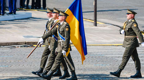 Soldados ucranianos participan en desfile militar en París y provocan indignación en Francia