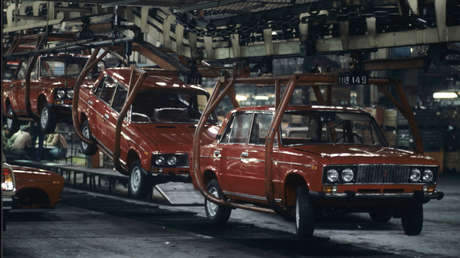 De la URSS a la actualidad: ¿cómo es el mayor fabricante de coches ruso, que lleva décadas en el mercado?
