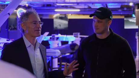Preparados para la guerra: Palantir premia a su mejor vendedor ucraniano