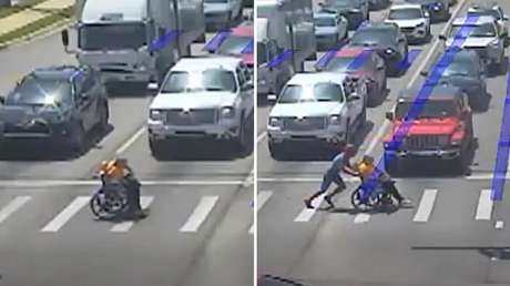 VIDEO: Un 'Spider-Man' real sorprende al ayudar a un invalido a cruzar una autopista