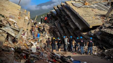 Foco en la esperanza: los venezolanos tratan de reconstruir el país a un mes del doble sismo