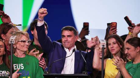 Flávio Bolsonaro oficializa su candidatura presidencial en Brasil
