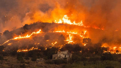 España continúa en alerta máxima por fuertes incendios forestales y una nueva ola de calor