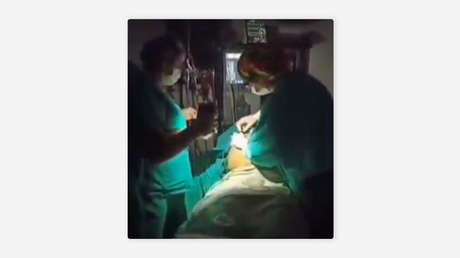 Apagón obliga a médicos a realizar cirugías con la luz de sus teléfonos (VIDEO)