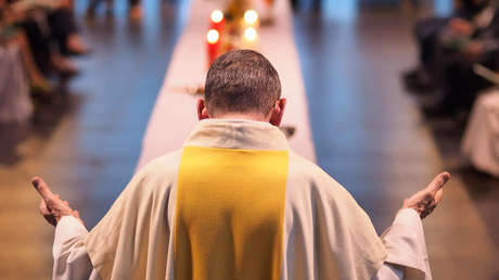 Escándalo en Argentina: cura acusado de pedofilia y abusos sexuales reaparece en misa