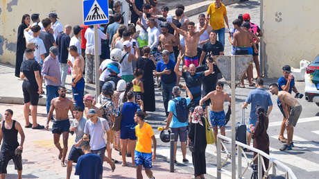 Ceuta pide la emergencia nacional tras la llegada de una avalancha masiva de migrantes