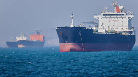 Irán intercepta en Ormuz dos petroleros que intentaron desafiar sus advertencias