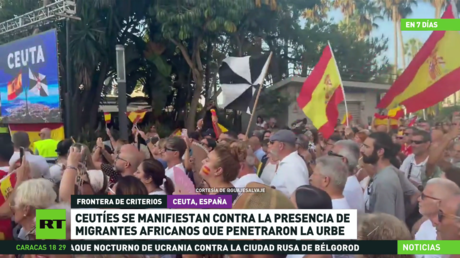 Ceutíes se manifiestan contra la presencia de migrantes africanos que penetraron la urbe