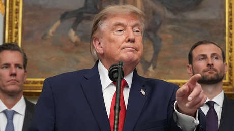 Trump acusa a un país de "élite" de vivir "a costa de EE.UU." y amenaza con cortar negocios