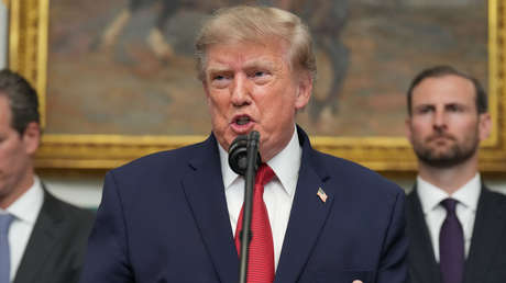Trump advierte de "enormes consecuencias" a quienes den "un salvavidas" a Irán