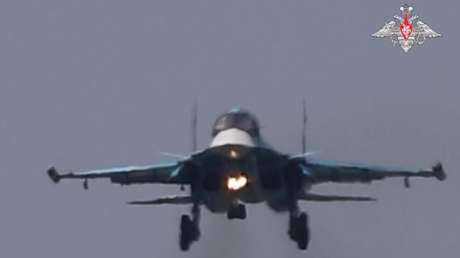 VIDEO: Avión ruso sorprende a filas ucranianas con la 'precisión quirúrgica' de sus bombas guiadas